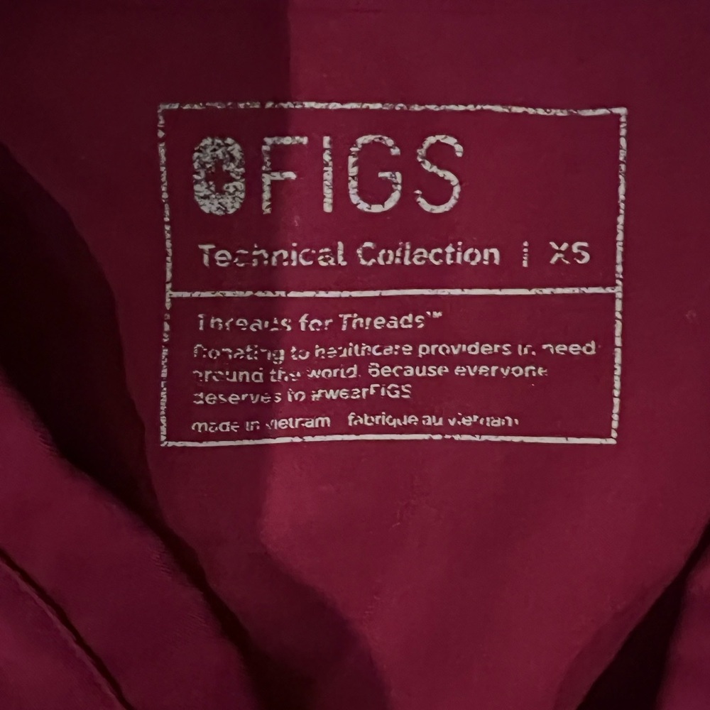 Figs Catarina One-Pocket Scrub Top | Burgundy | XS - Picture 7 of 8